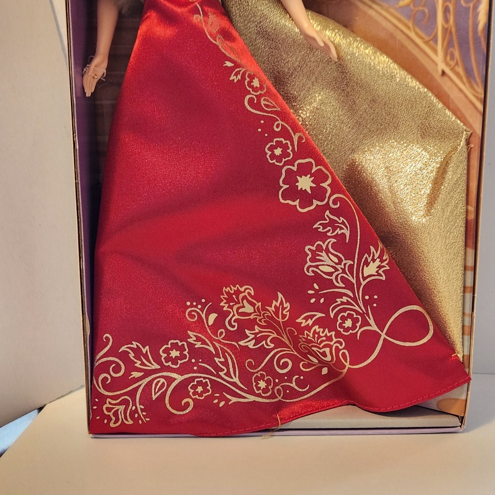 Mattel Glamorous Gala Barbie Doll Red Gown Gold Filigree Faux‎ Fur Stole NIB - Picture 4 of 9